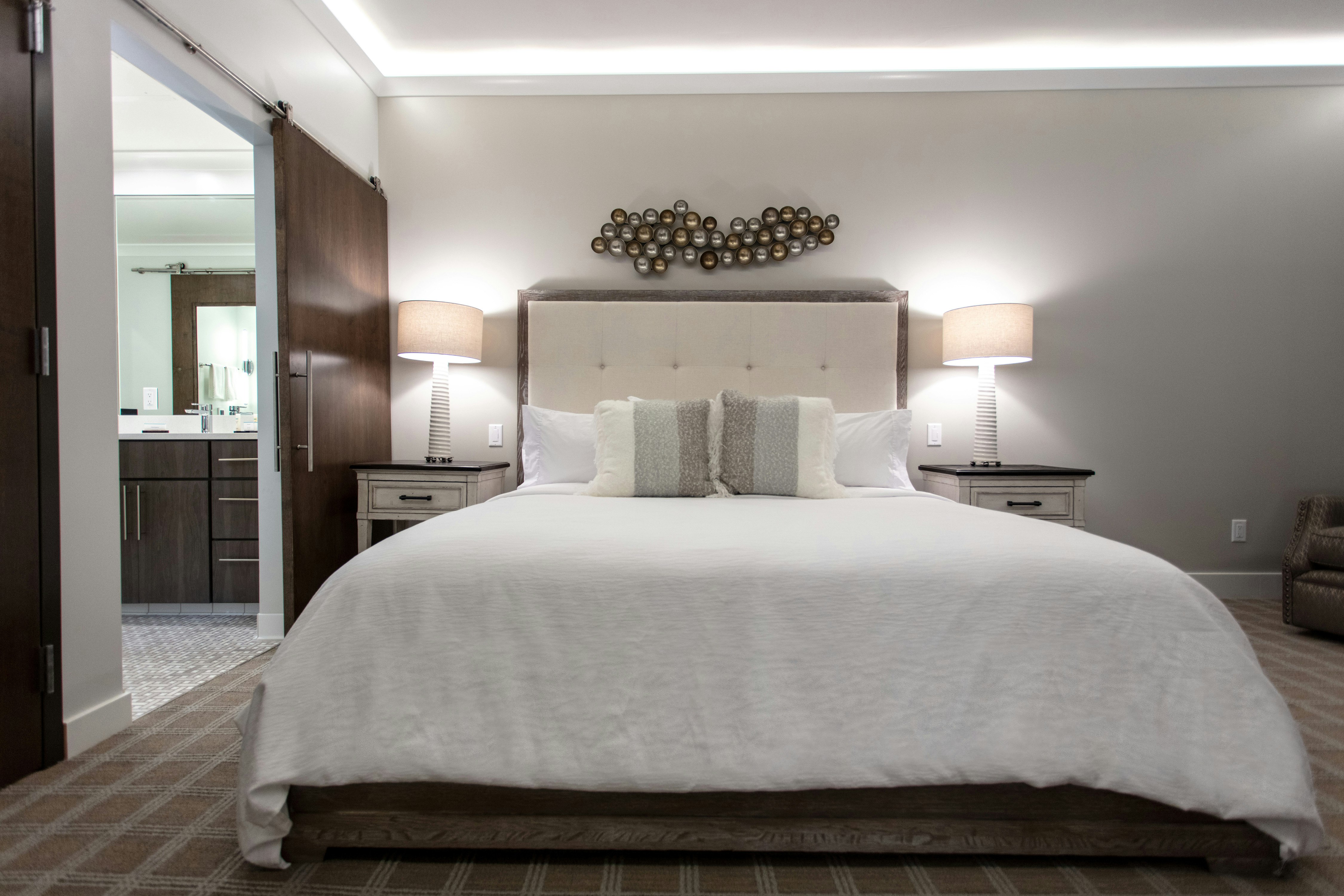 PRESIDENTIAL, SUITE, KING BED