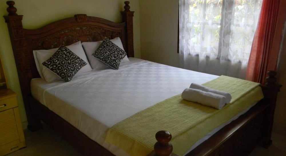SUPERIOR, DOUBLE OR TWIN BED