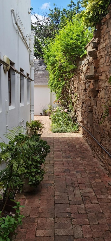 137 High Street Guest House 41/48