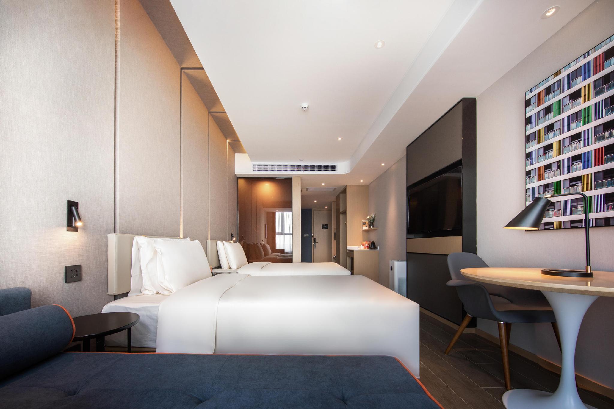 Jimu, Twin Beds, Lake View
