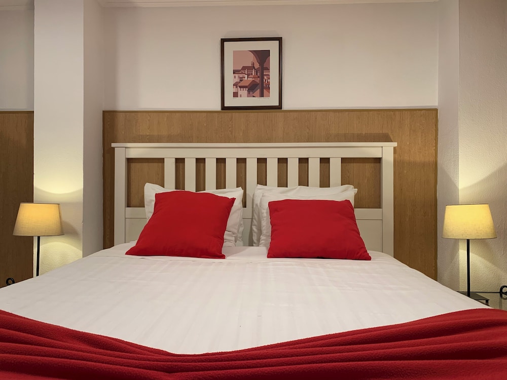 غرفة بسرير مزدوج بحمام خاص في الطابق الأرضي، Discovery Apartment Benfica 4/6