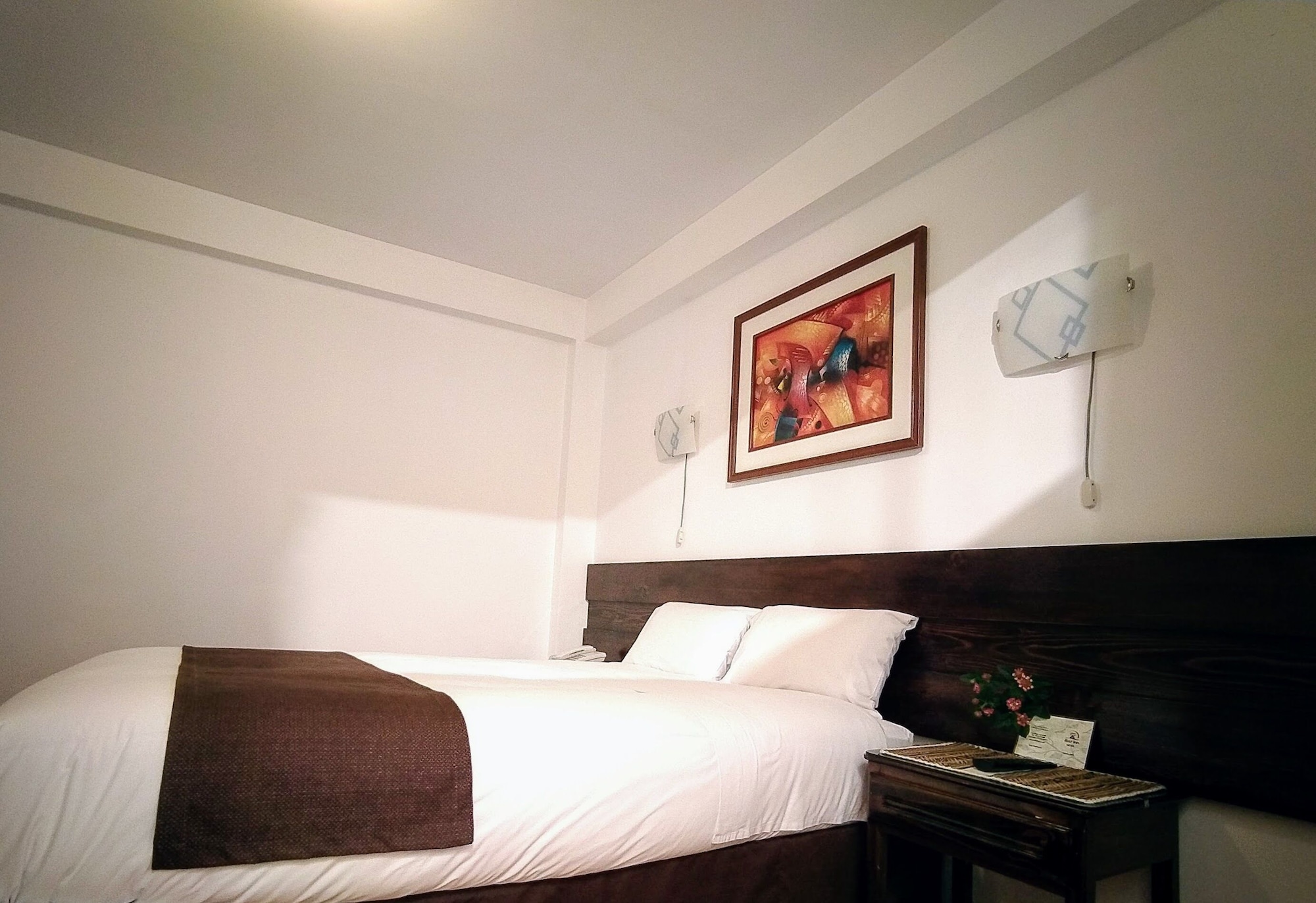 ROOM, SINGLE
