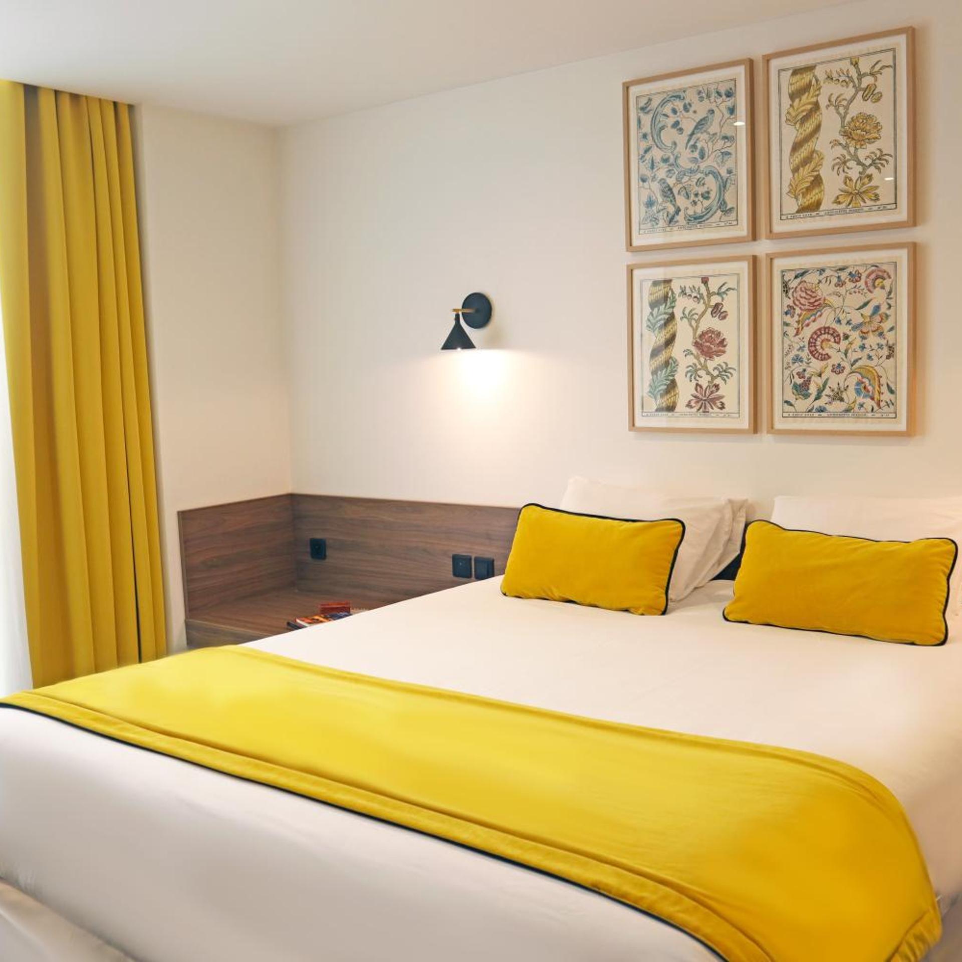 Room, Quadruple