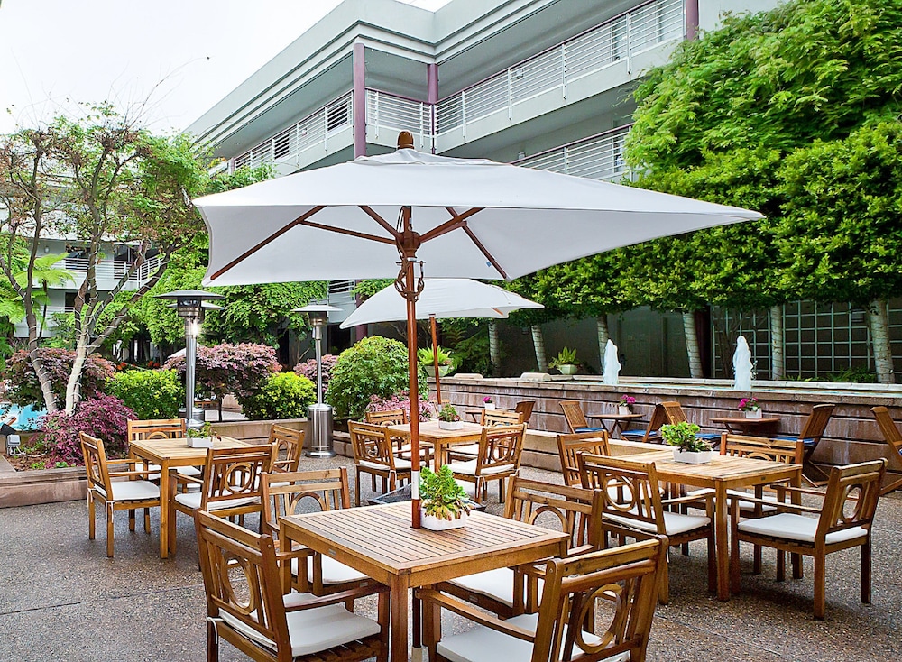 Cupertino Hotel 44/54