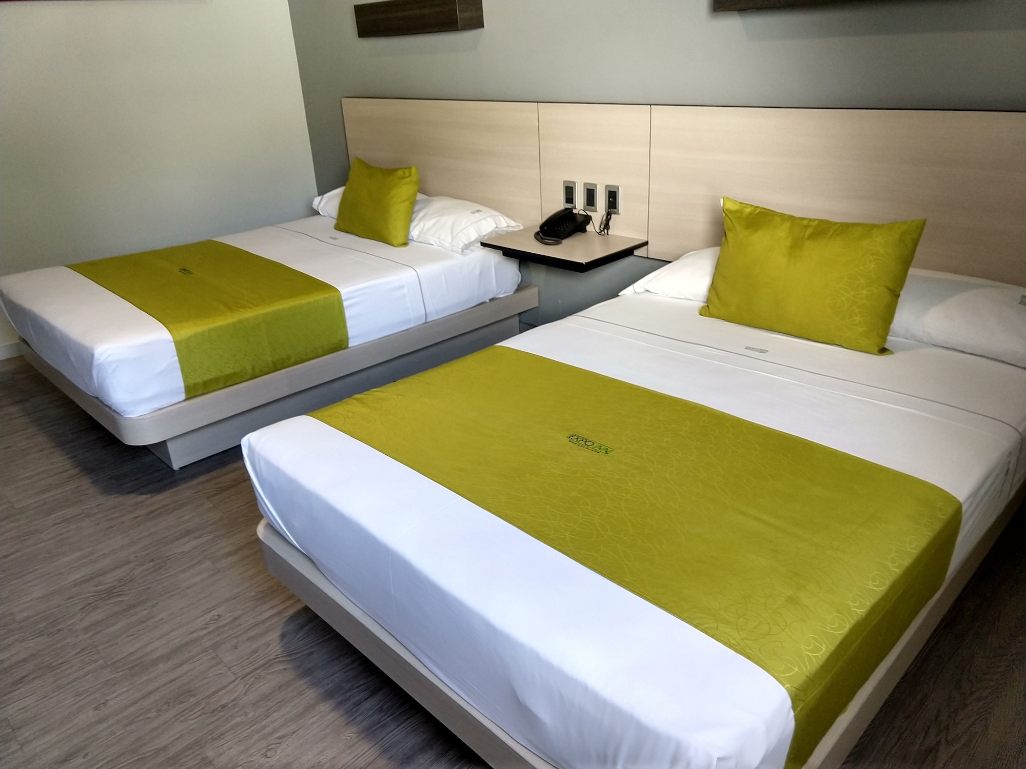 ROOM, DOUBLE BED