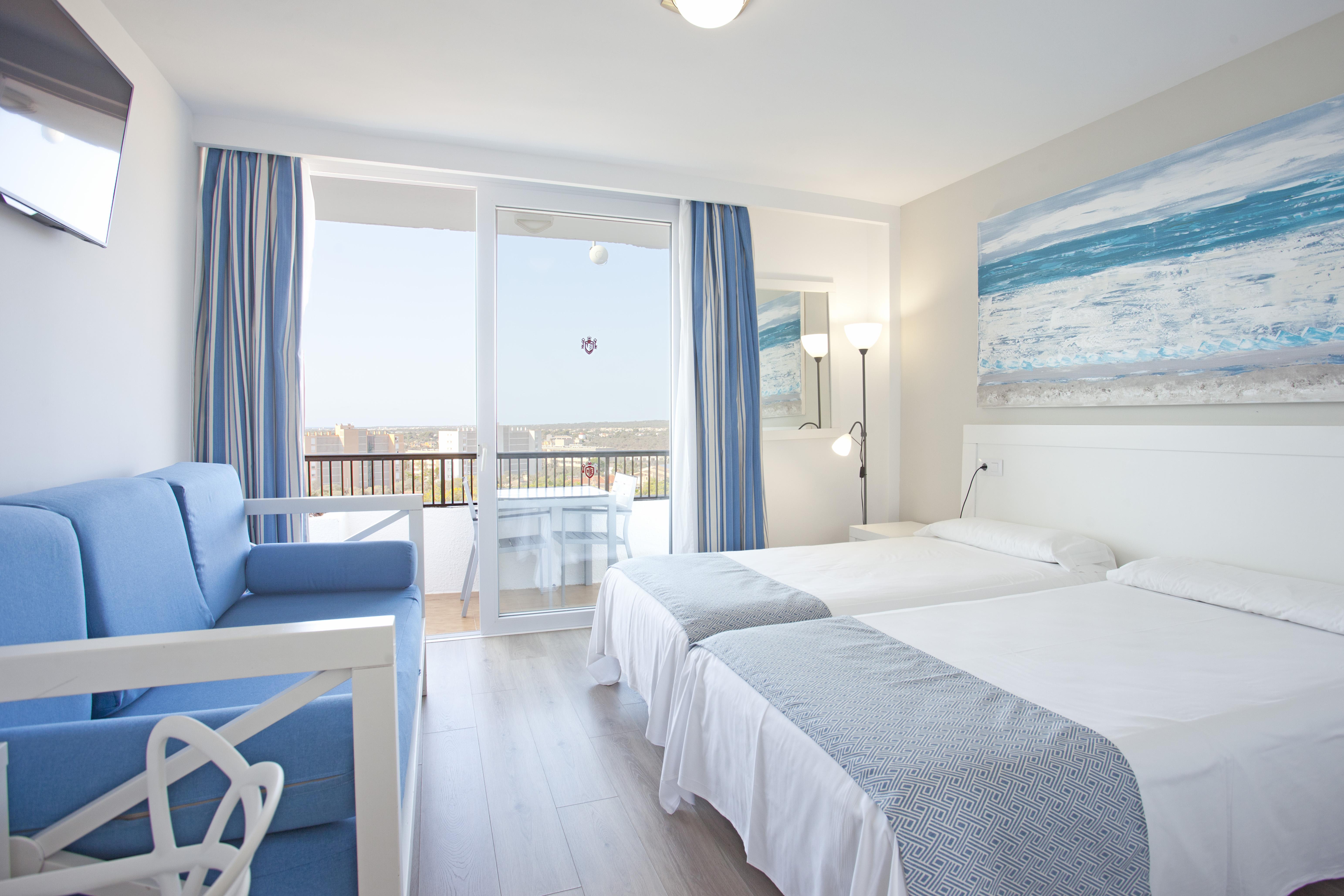 Standard, Double Bed, Side Sea View, Balcony or Terrace