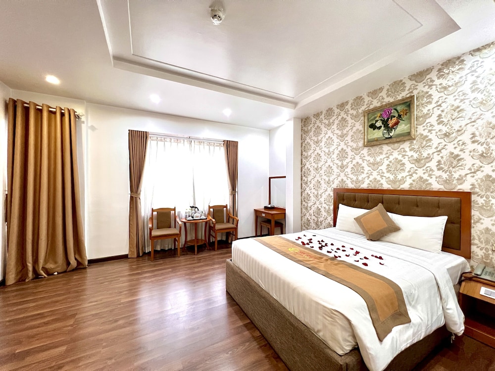 DELUXE, DOUBLE BED