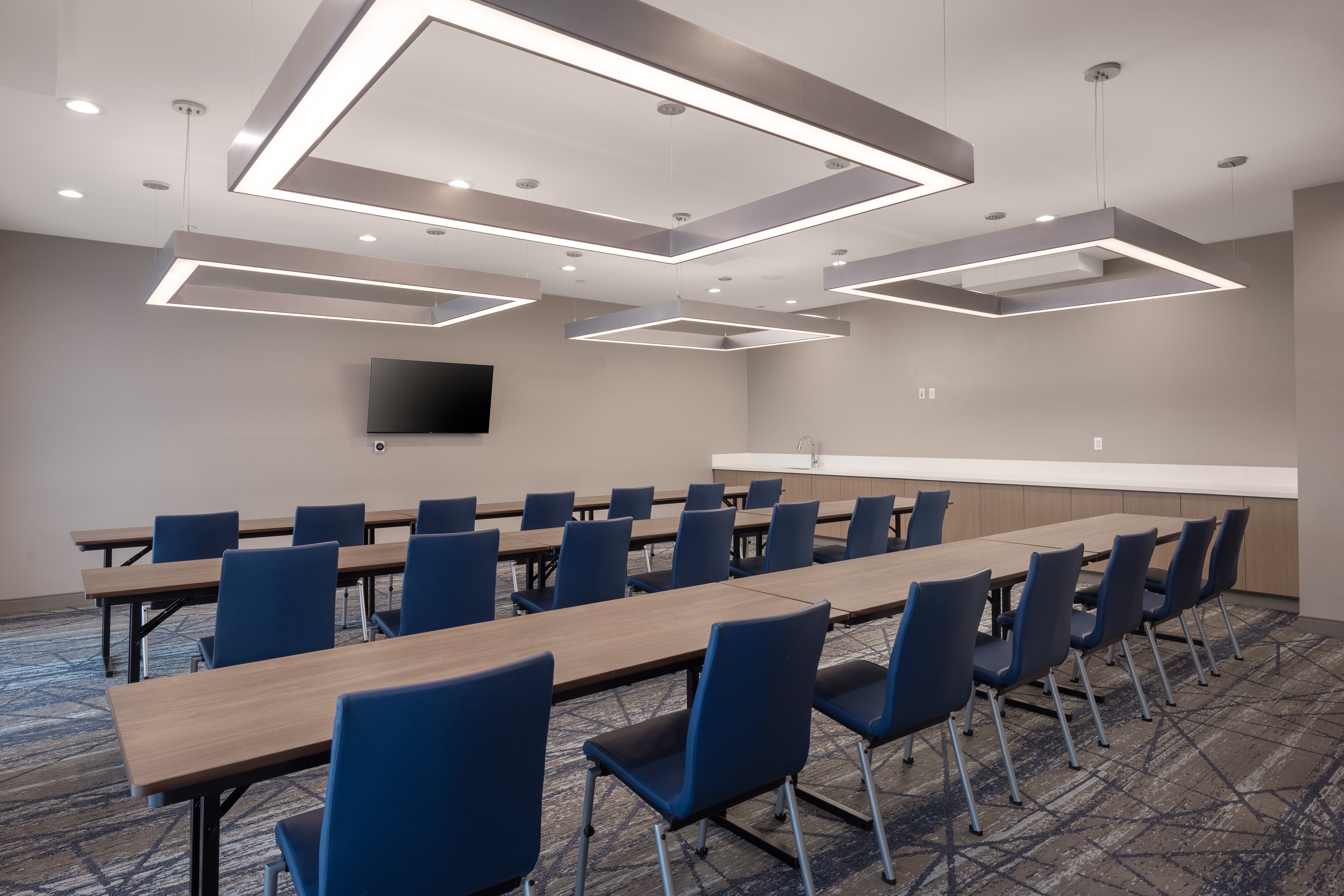 Holiday Inn Express & Suites Hawaiian Gardens 30/38