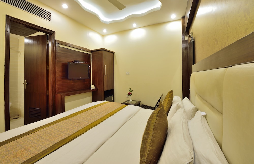 Hotel Aman International 13/67