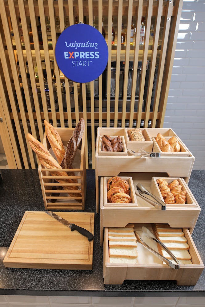 Holiday Inn Express Yerevan 36/81