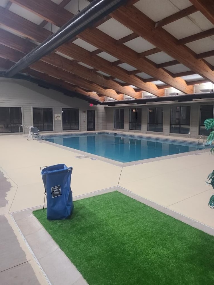 The Montcler Hotel & Conference Center 66/69