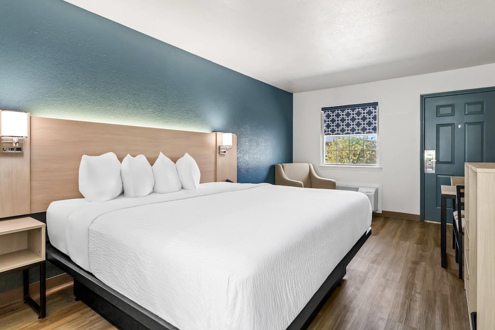 Upgrade, Efficiency, King Bed