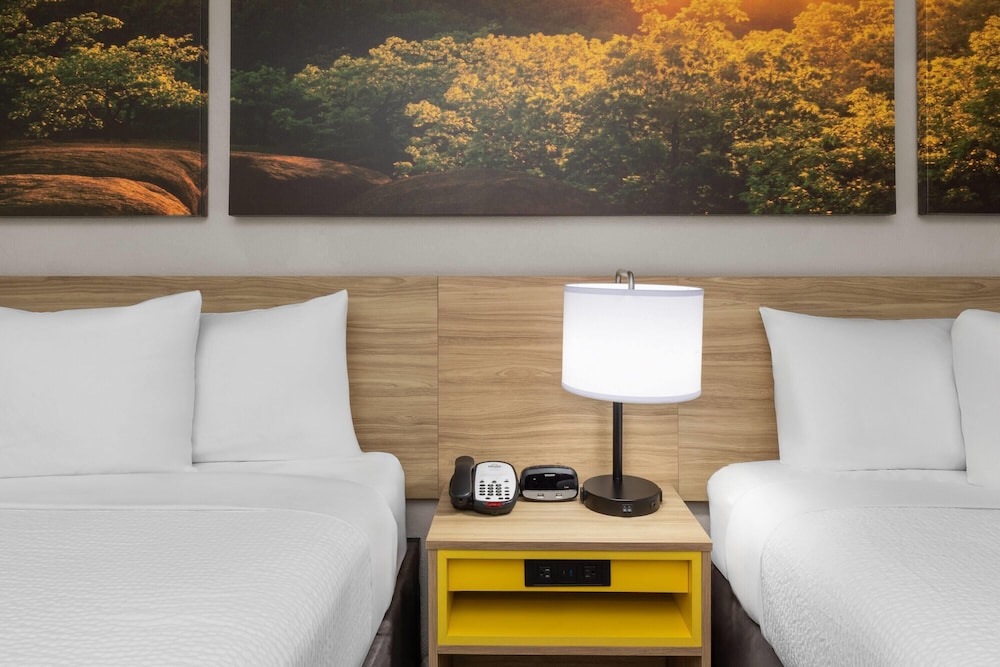 Days Inn by Wyndham Branson Ozarks photo3