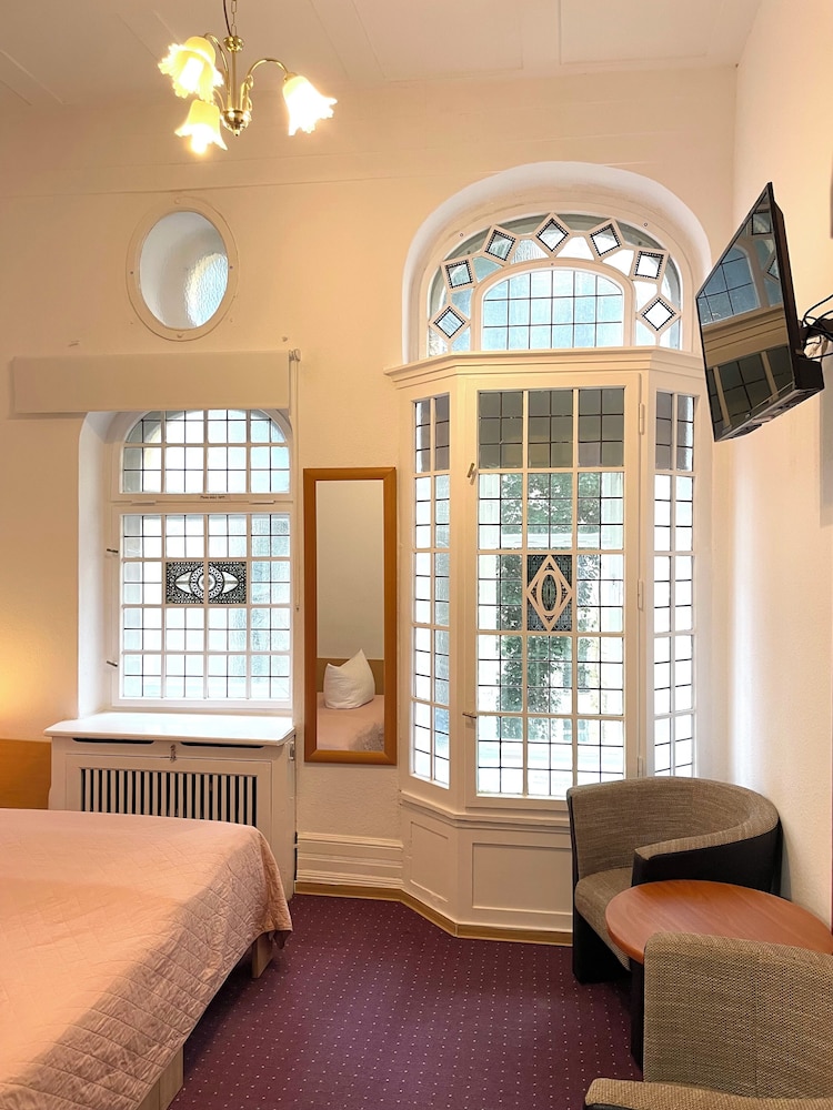 Castell Hotel 33/49