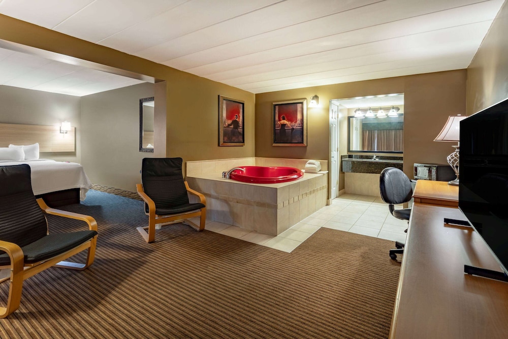 Days Inn by Wyndham Birch Run 32/36