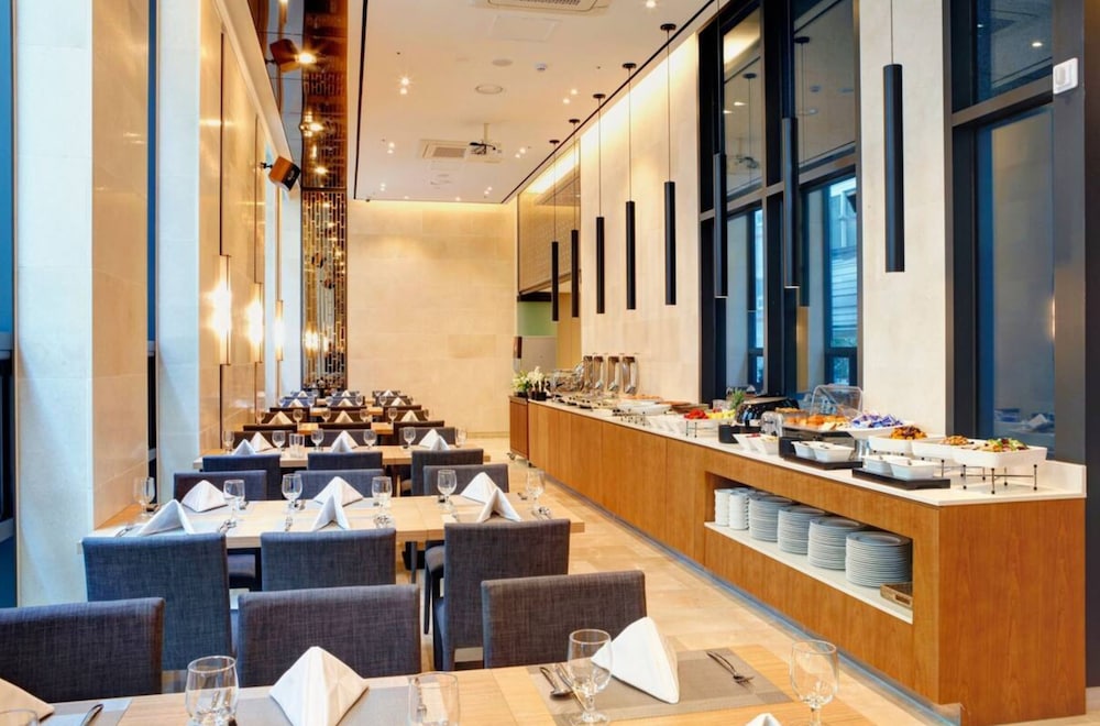 On City Hotel 29/43