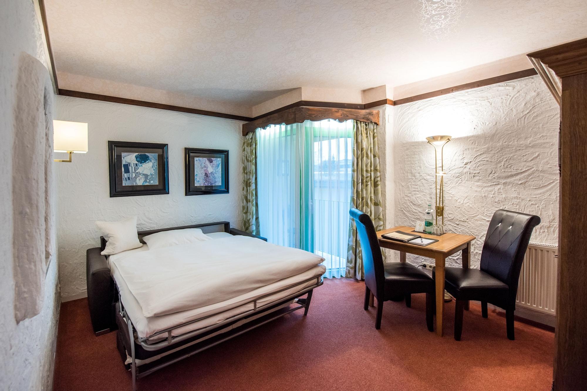 Room, Triple