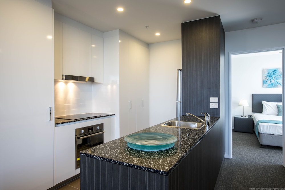 Synergy Broadbeach 27/52