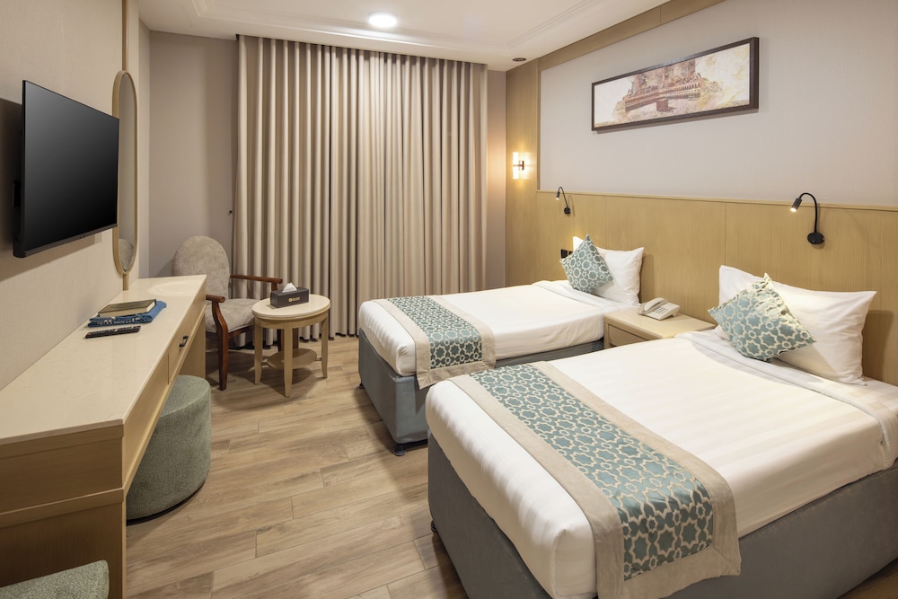ROOM, TWIN BEDS