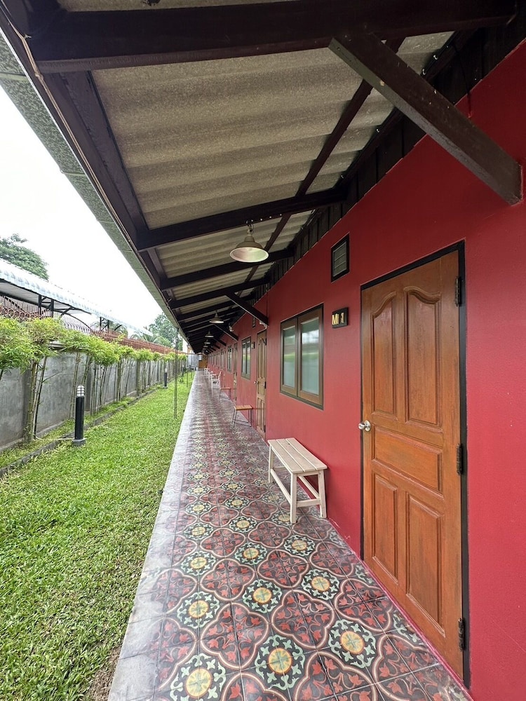 Baan Ma Feung Guest House 61/64