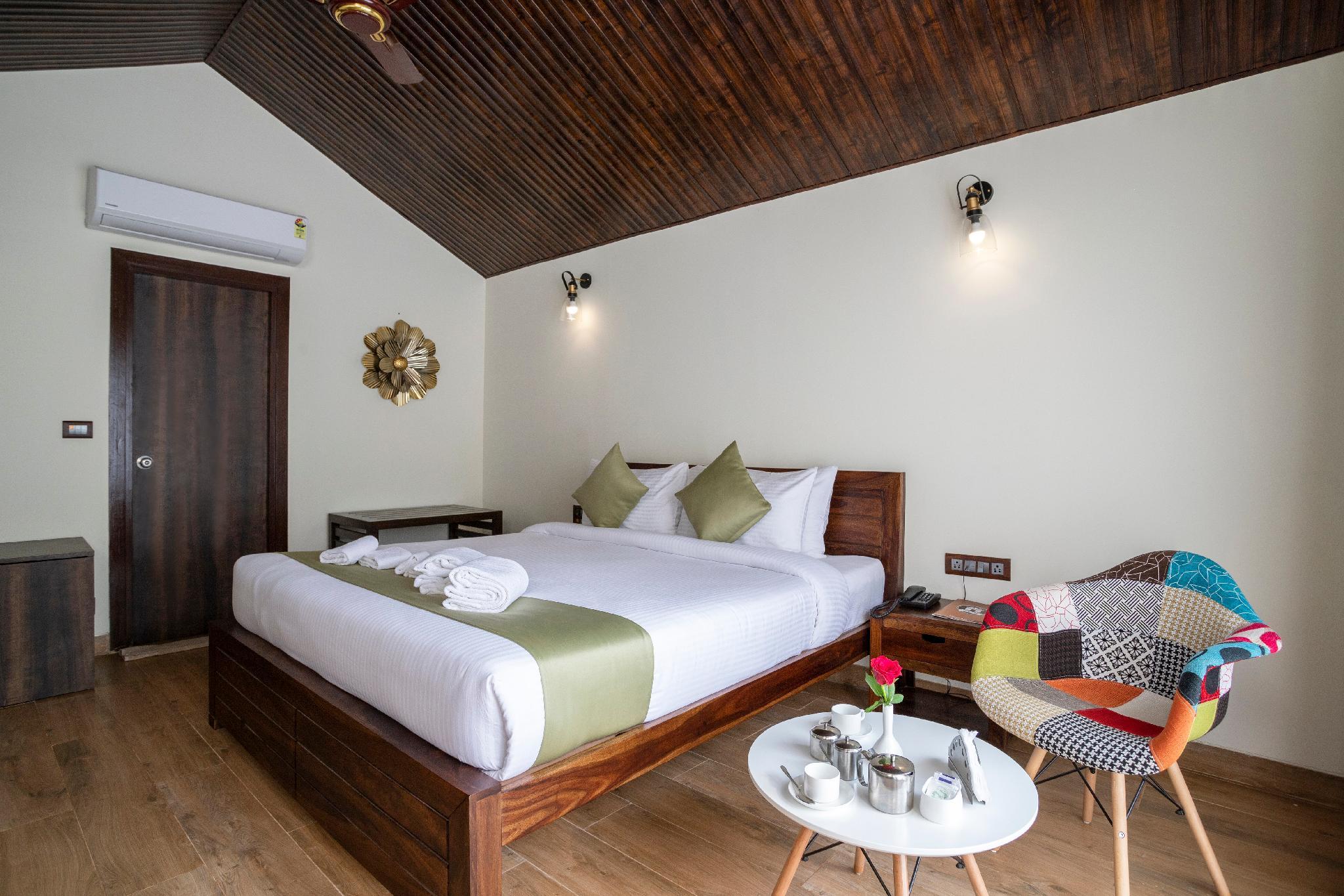 Room, King Bed, Valley View
