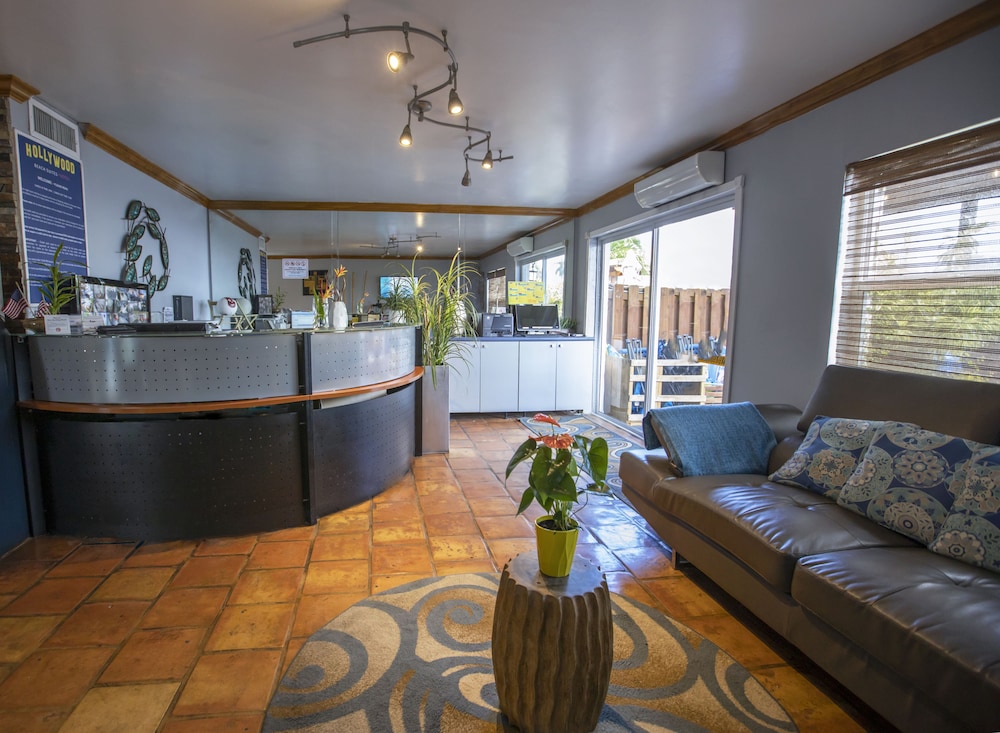 Hollywood Beach Suites Hostel Hotel 7/75