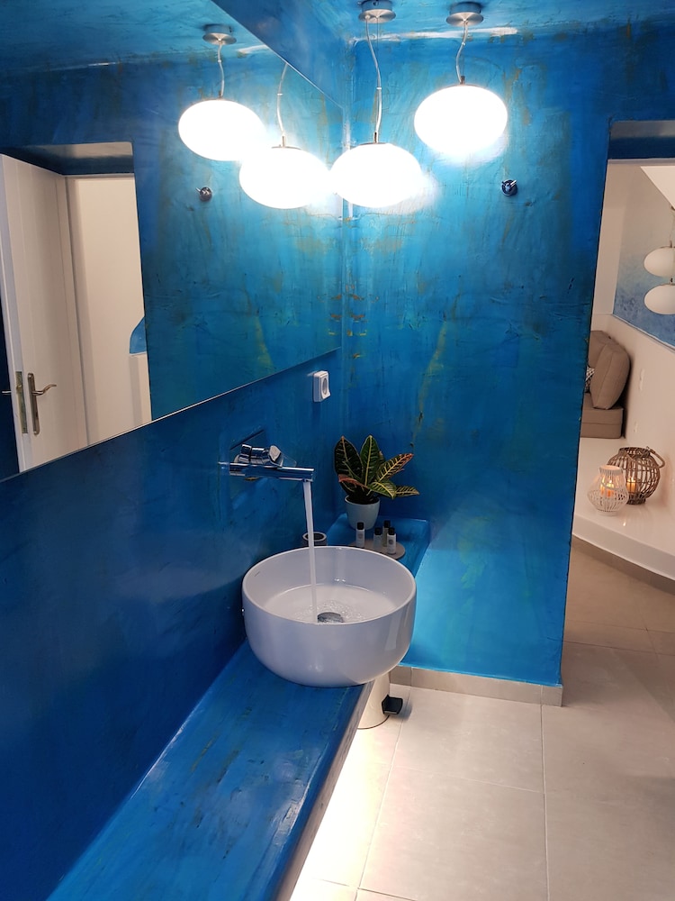 Amera Suites 42/48