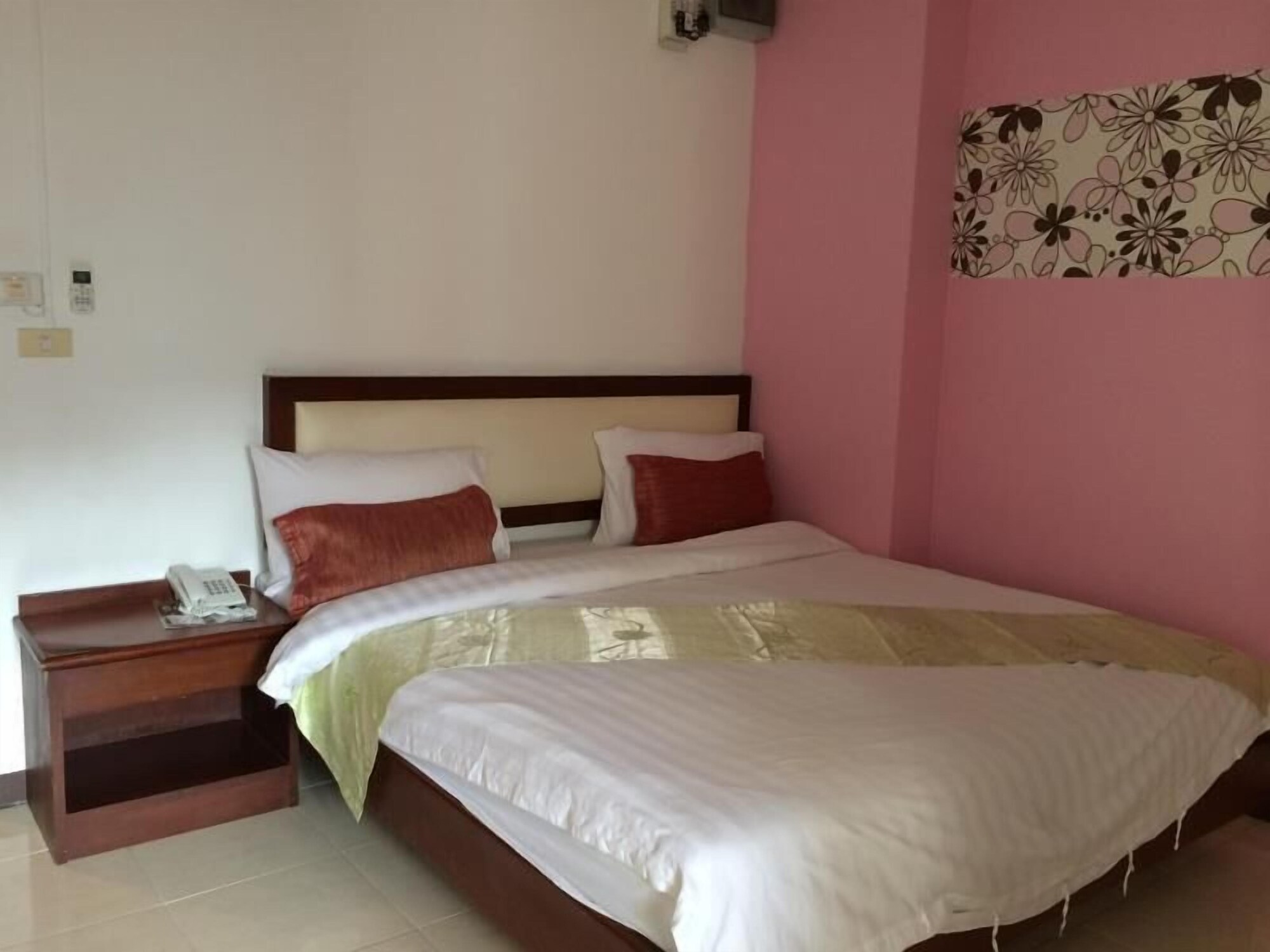 ROOM, DOUBLE BED