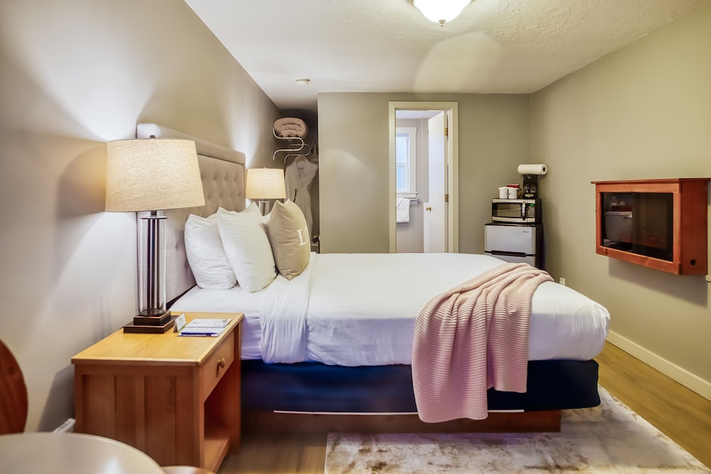 Inn at Haystack Rock 24/71