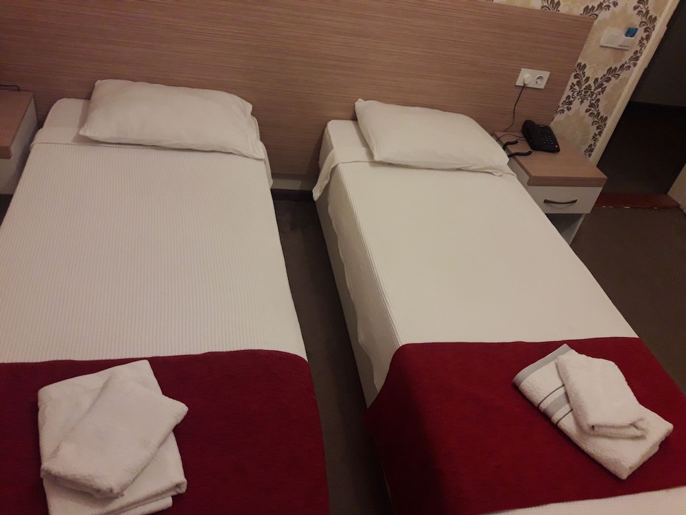 Nicea Hotel 36/60