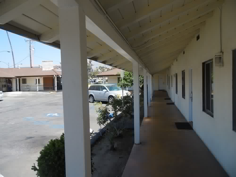 Hi-Way Host Motel 37/56
