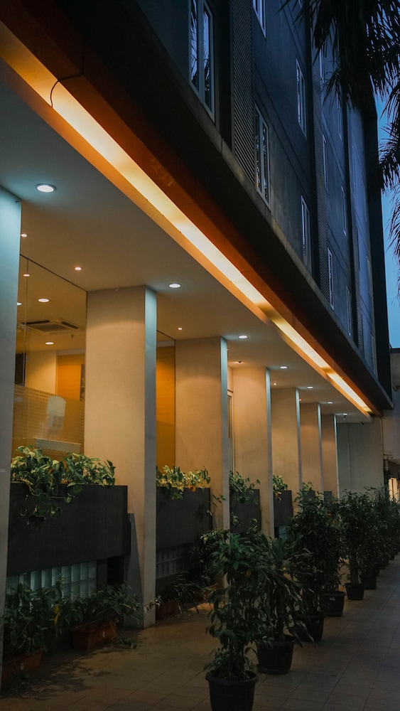 M Hotel Jakarta 5/67