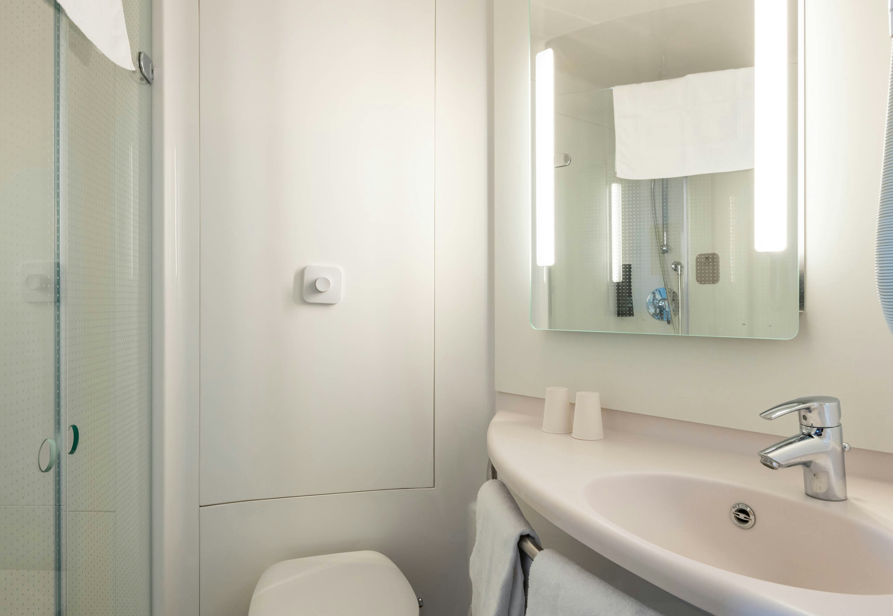 B&B Hotel Calais Terminal City of Europe 3 34/37