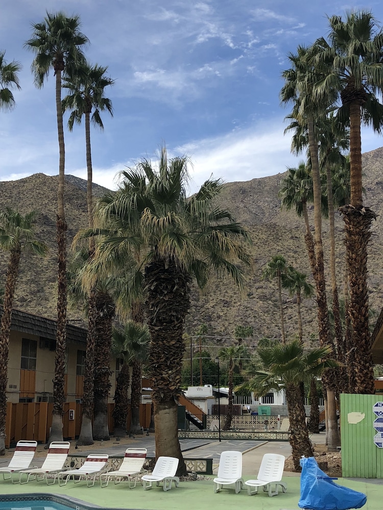Desert Lodge 47/50
