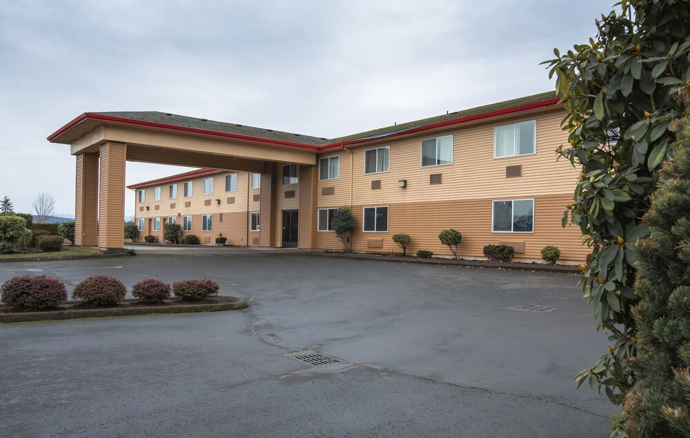 Bridgeway Inn & Suites Sublimity 37/41