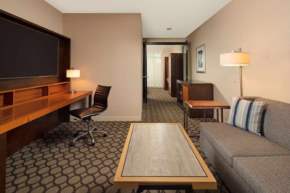 Hyatt Regency Orange County 74/83