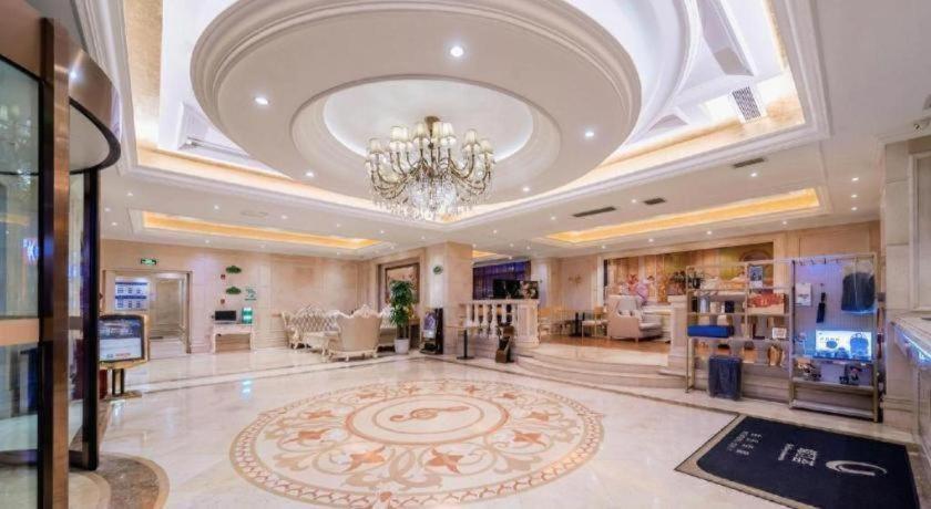 Vienna Hotel (Chongqing Shiqiaopu Metro Station) 11/58