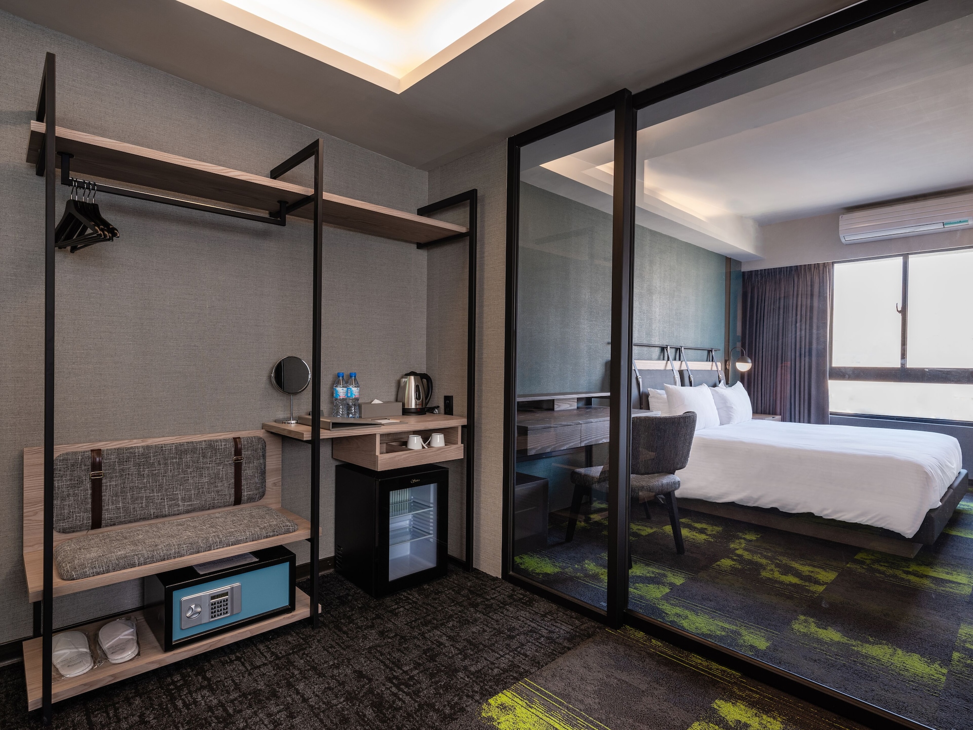 EXECUTIVE, ACCESSIBLE