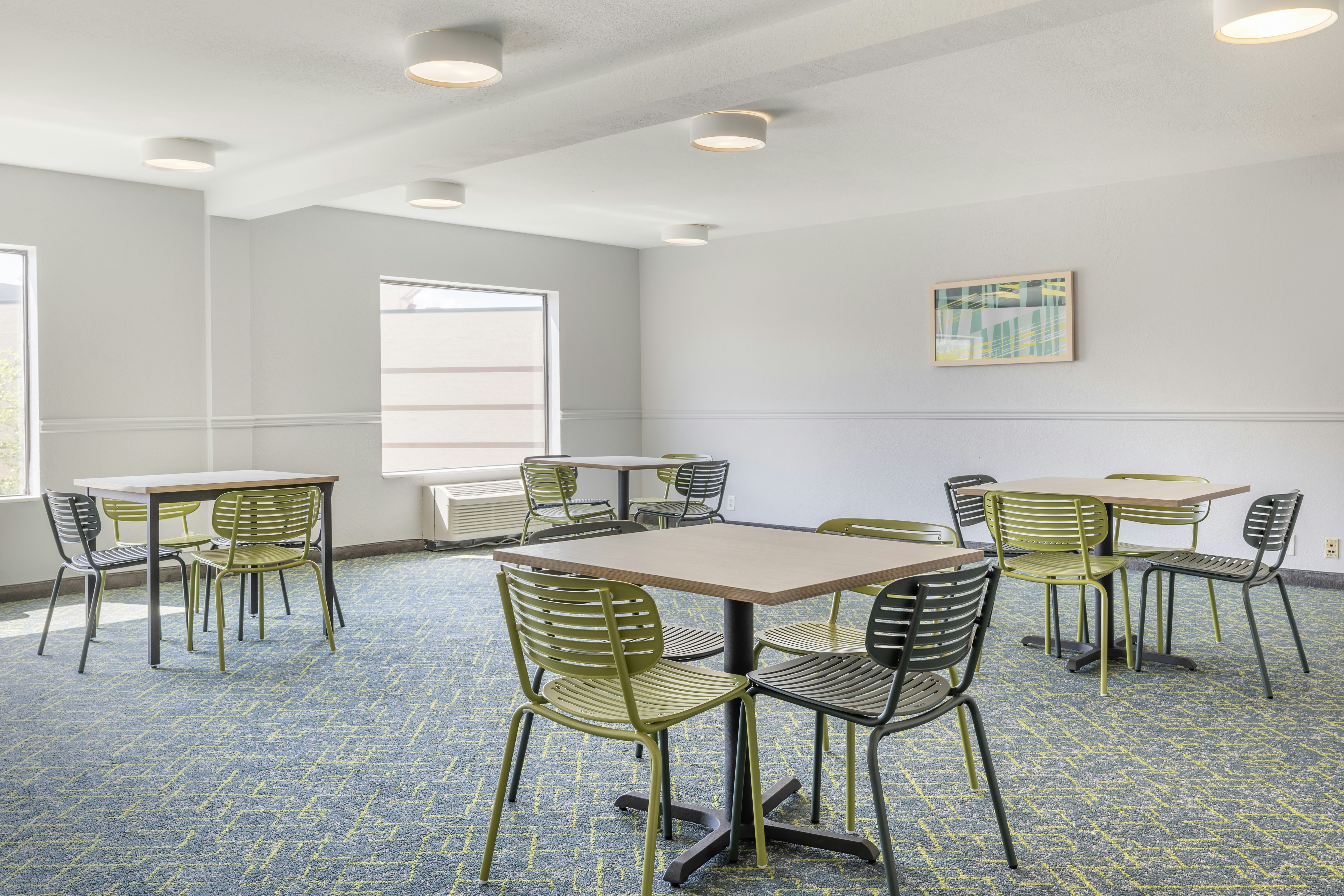 Days Inn & Suites Onalaska WI 19/22