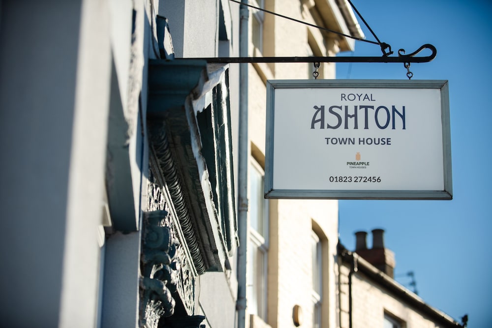 Royal Ashton Hotel 4/67