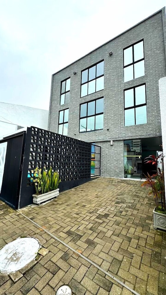 Refugio Hotel 57/63