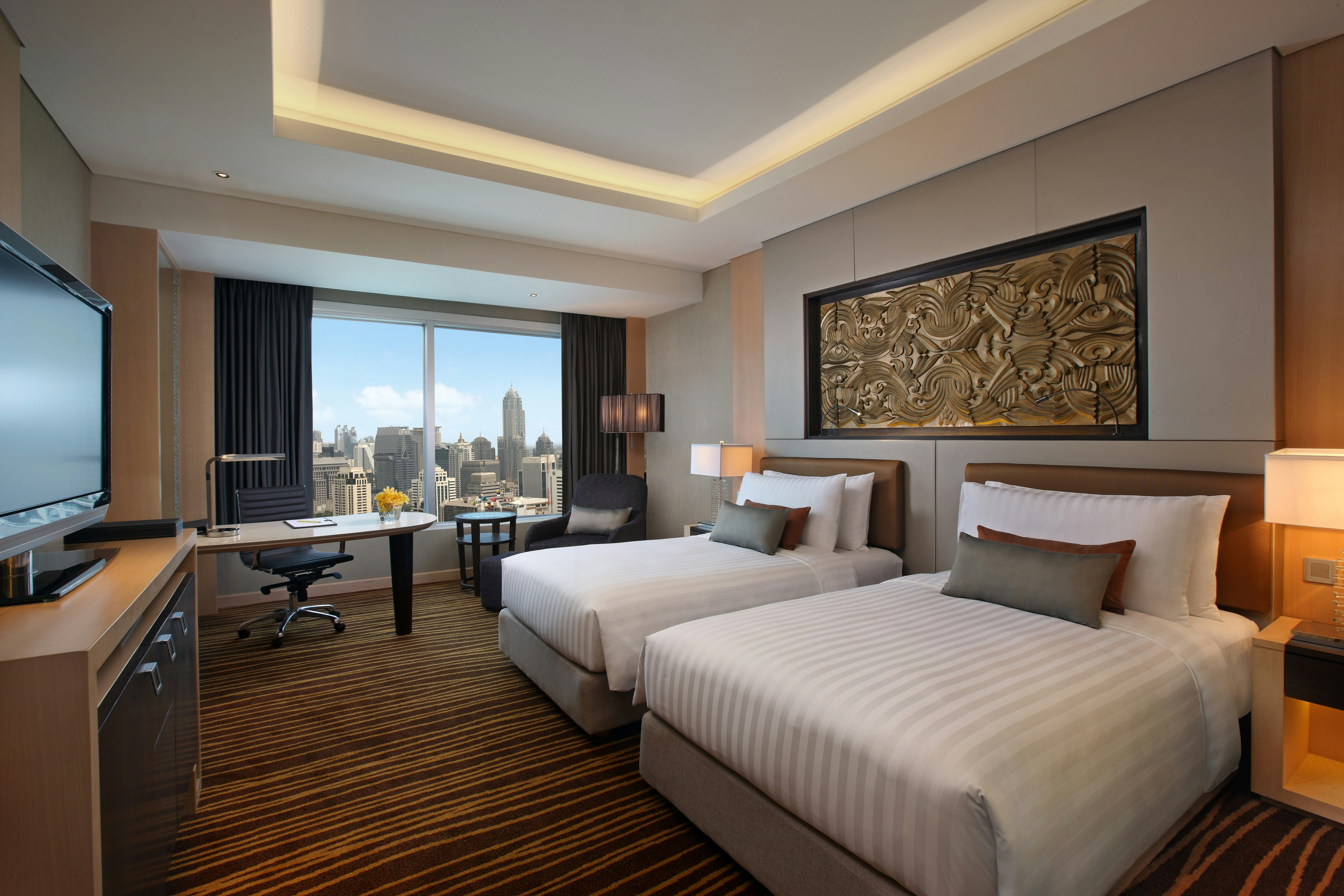 GRAND, DELUXE, TWIN BEDS, SKYLINE VIEW