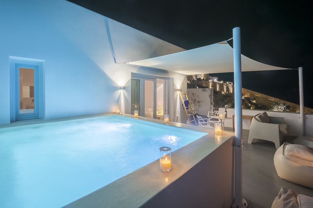 SANTORINI HEIGHTS 18/50