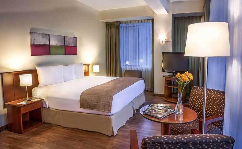 DEL PRADO HOTEL 30/48