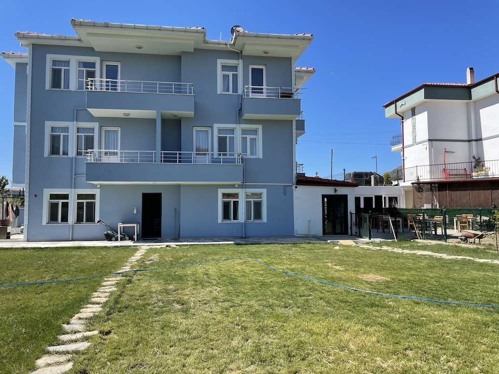 Parli Hotel 4/45