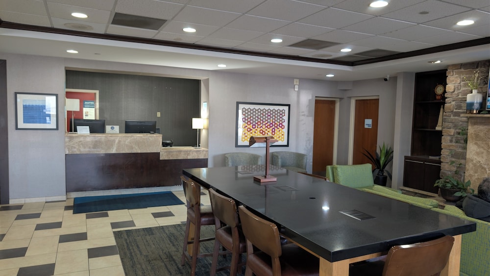Holiday Inn Express Philadelphia Airport 42/50