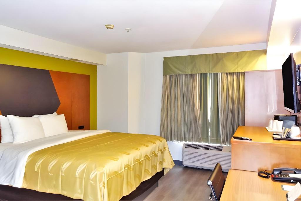ROOM, QUEEN BED