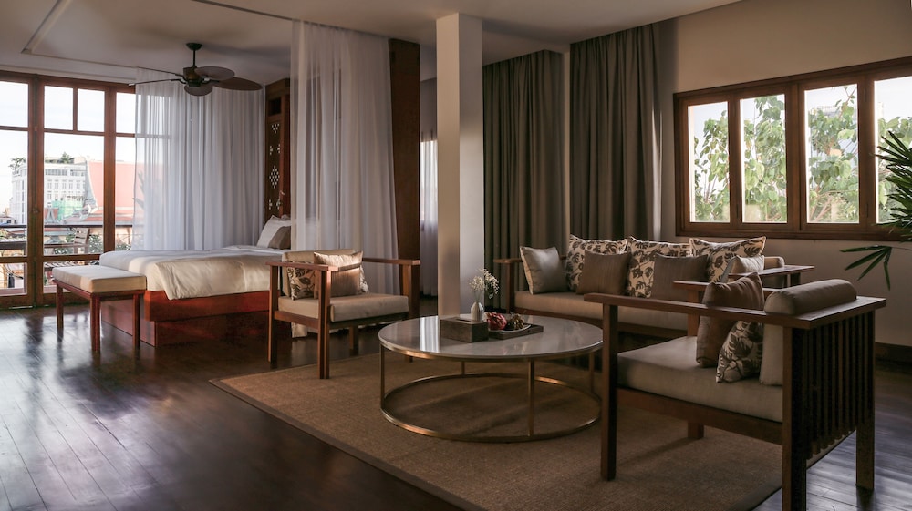 Amanjaya Pancam Suites Hotel 53/67