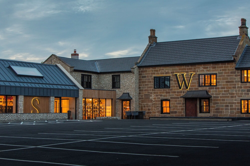 Wainstones Hotel 3/48