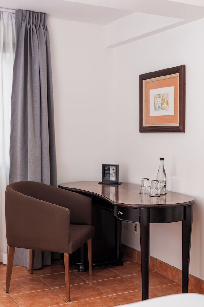 Hotel Presidente 52/72
